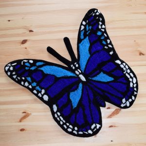 alfombra tufting mariposa azul