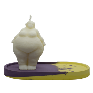 musa essence sobre peana marmoleada morada y amarilla